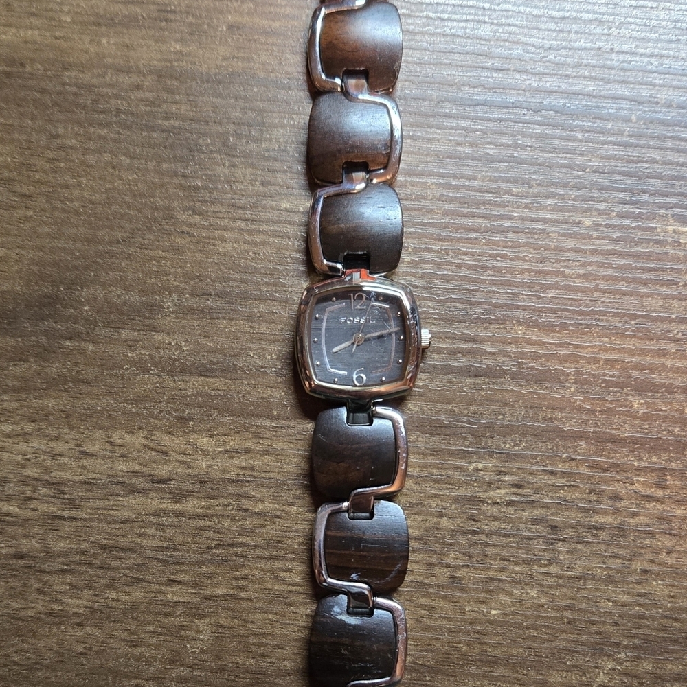 Fossil ES2106 Brown Wood And Silver Watch with Black Dial
